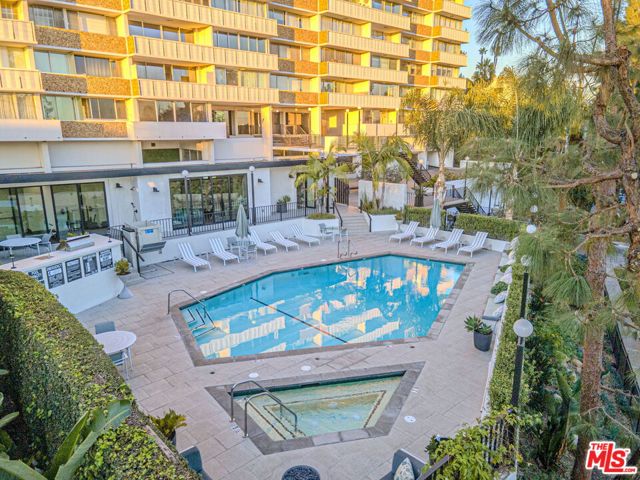 8787 Shoreham Drive, West Hollywood CA: https://media.crmls.org/mediaz/247eb940-237e-48c8-8c67-610e5b8275ea.jpg