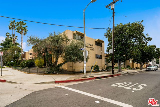 Photo of 17800 Magnolia Boulevard, Encino, CA 91316