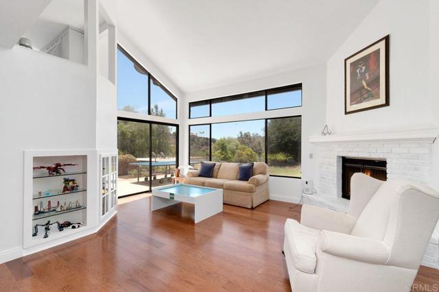 3453 Via Loma Vista, Escondido CA: https://media.crmls.org/mediaz/247ecfa4-cb5c-4266-999b-2e25d2379270.jpg