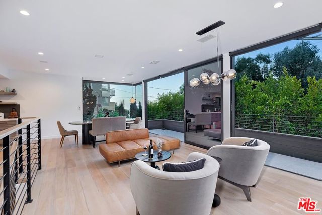 2164 Sunset Plaza Drive, Los Angeles CA: https://media.crmls.org/mediaz/247fab09-3908-43d2-8c9a-cbd3595e98f3.jpg