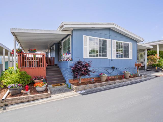 2435 Felt Street, Santa Cruz CA: https://media.crmls.org/mediaz/24813574-d570-413d-95d6-35f5cda9f303.jpg