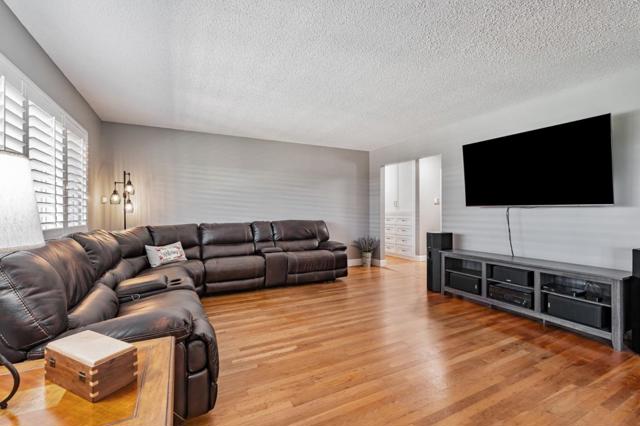 2701 Warwick Lane, Modesto CA: https://media.crmls.org/mediaz/24814770-8b76-4e0e-95d7-d49f924b82d6.jpg