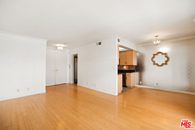 1131 Alta Loma Road, West Hollywood CA: https://media.crmls.org/mediaz/248165eb-4fb9-4b66-a47b-df859b1dce28.jpg