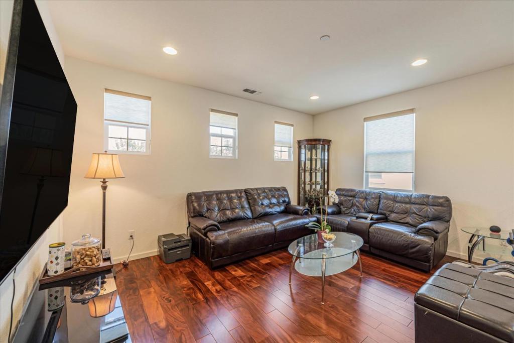 24819D0F 8D65 4C10 Bd18 47536D515D80 210 Shire Street, Gilroy, Ca 95020 &Lt;Span Style='BackgroundColor:transparent;Padding:0Px;'&Gt; &Lt;Small&Gt; &Lt;I&Gt; &Lt;/I&Gt; &Lt;/Small&Gt;&Lt;/Span&Gt;