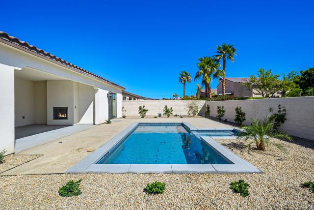 57540 Cherrywood Place, La Quinta CA: https://media.crmls.org/mediaz/2481b519-071d-4edd-ab4f-41f3c5918b70.jpg