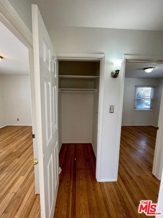 5954 W 85Th Place, Los Angeles CA: https://media.crmls.org/mediaz/24820e22-a262-4a7f-87bb-f89bcaf43e83.jpg