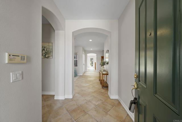 Detail Gallery Image 2 of 44 For 371 Plaza Toluca, Chula Vista,  CA 91914 - 5 Beds | 4 Baths