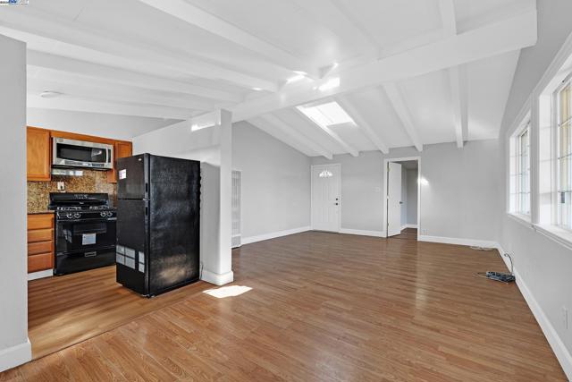 27946 Pompano Ave, Hayward CA: https://media.crmls.org/mediaz/24828dfe-a1b8-43cd-9afa-789b72c38a98.jpg