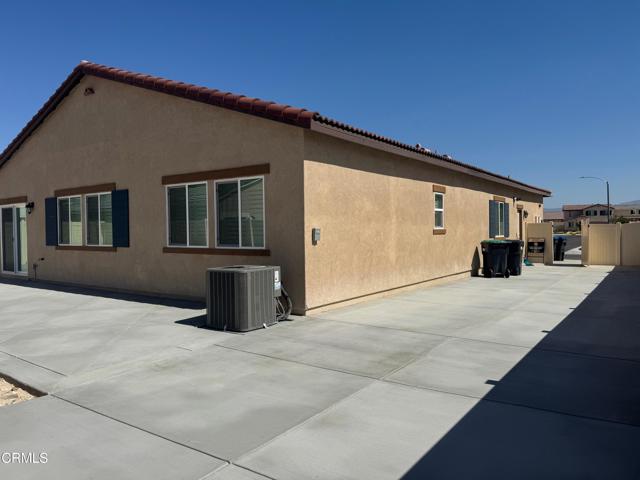 4251 Avenue J-3, Lancaster CA: https://media.crmls.org/mediaz/24830cde-cae0-4604-a60b-96ac5ac67b1f.jpg