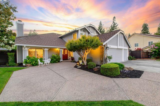 3338 Marsh Hawk Court, Pleasanton CA: https://media.crmls.org/mediaz/24831458-129b-40c1-b7cb-48d08d580042.jpg