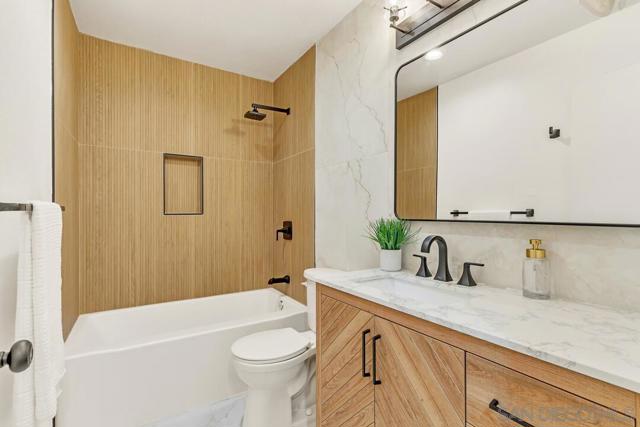 5055 Collwood Way, San Diego CA: https://media.crmls.org/mediaz/248336e6-5960-40ec-bd25-0b897e4fc97d.jpg