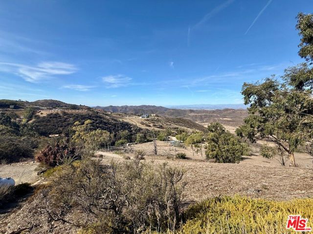 11077 Pacific View Drive, Malibu CA: https://media.crmls.org/mediaz/24836b9c-8e0f-401e-b284-5fc2118e478b.jpg