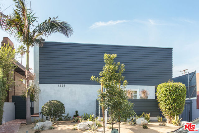 1228 18th Street, Santa Monica CA: https://media.crmls.org/mediaz/248506d1-9121-44f9-9337-245638630baf.jpg
