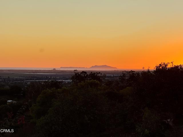 6860 Worth Way, Camarillo CA: https://media.crmls.org/mediaz/248552b5-a0be-4966-b86b-ff050e415581.jpg