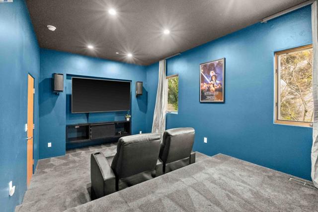 103 Diablo Dr, Oakland CA: https://media.crmls.org/mediaz/2485d443-2bd3-412c-b2bc-335cdc4bcc2d.jpg