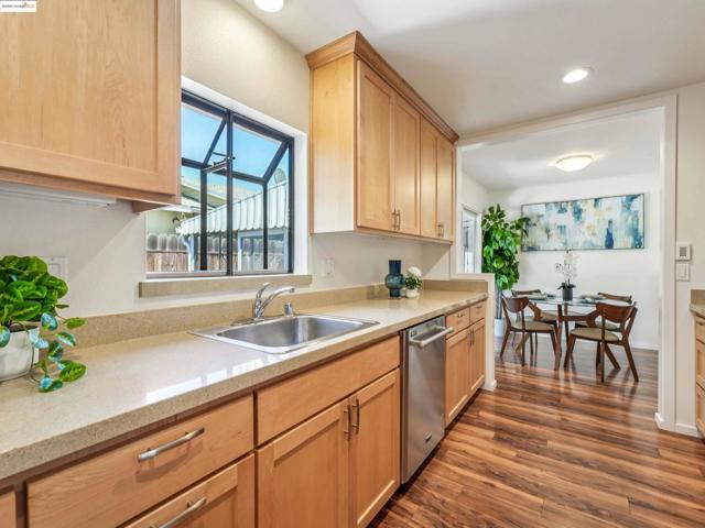 589 Evangeline Way, Hayward CA: https://media.crmls.org/mediaz/2486092c-2eb3-4906-b890-af489dba1abe.jpg