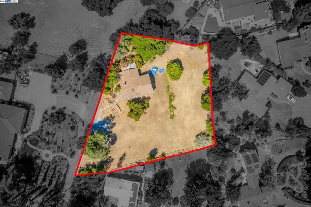 419 Las Lomas Way, Walnut Creek CA: https://media.crmls.org/mediaz/24868c23-3abd-4b48-b2a0-f25320b9f5e5.jpg