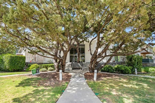 21 Willow Road, Menlo Park CA: https://media.crmls.org/mediaz/2486ab4b-9523-4f60-945c-ca77070ed5aa.jpg