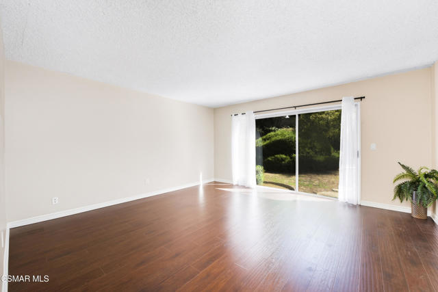 20027 Hiawatha Street, Chatsworth CA: https://media.crmls.org/mediaz/24873166-dc55-4ca2-9ee0-cbcb51336add.jpg