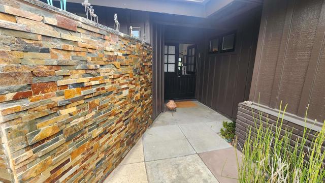 5855 Ithaca Place, San Diego CA: https://media.crmls.org/mediaz/2487a3e6-099f-4d91-9efb-d01568b81e14.jpg