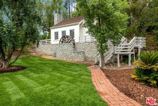 19159 Rosita Street, Tarzana CA: https://media.crmls.org/mediaz/2487bfcc-98d3-482a-8cae-48a567b6a334.jpg