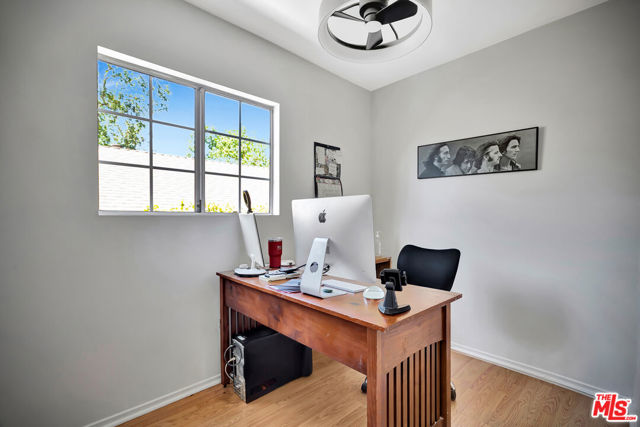 5252 Vanalden Avenue, Tarzana CA: https://media.crmls.org/mediaz/2487f3ae-ab5f-4a3e-9a93-86231eac0d7b.jpg