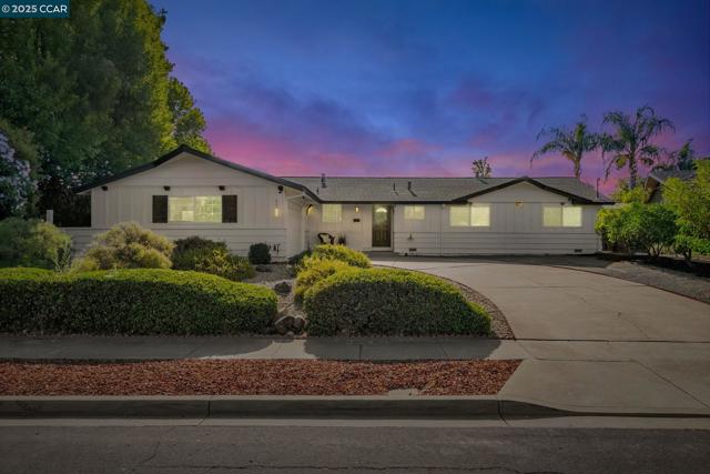 1498 Delaware Dr, Concord CA: https://media.crmls.org/mediaz/24881978-9850-405e-80f7-4a42c7d36a0e.jpg
