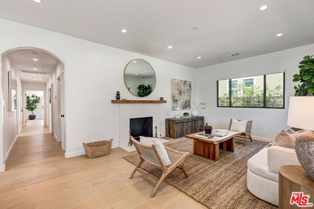 3364 Garden Avenue, Los Angeles CA: https://media.crmls.org/mediaz/2488c721-5655-417b-9f6a-c85635792d7d.jpg