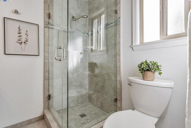 6976 Allegheny Dr, Dublin CA: https://media.crmls.org/mediaz/24897221-3fe6-434d-a9dd-53fd459ea3bd.jpg