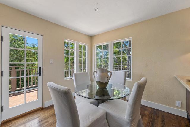 547 Monterey, Aptos CA: https://media.crmls.org/mediaz/2489d239-18bf-492e-b3ac-56d32cc55cf2.jpg