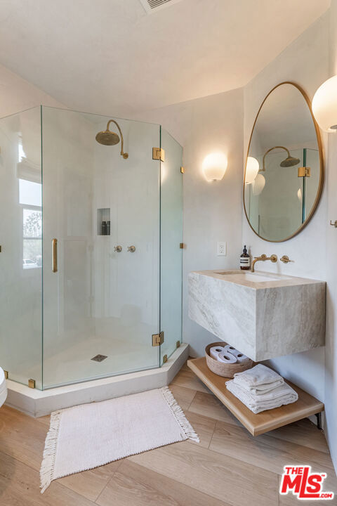 13035 Rose Avenue, Los Angeles CA: https://media.crmls.org/mediaz/2489eae6-9a1d-4299-a690-2cc074bc7d28.jpg