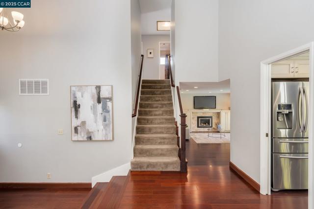 169 Larkwood Cir, Danville CA: https://media.crmls.org/mediaz/248a0ec0-73c5-49e4-bde6-d20cc9872a88.jpg