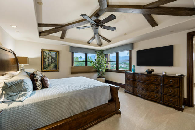 Image 43 of 102 For 52977 Via Dona