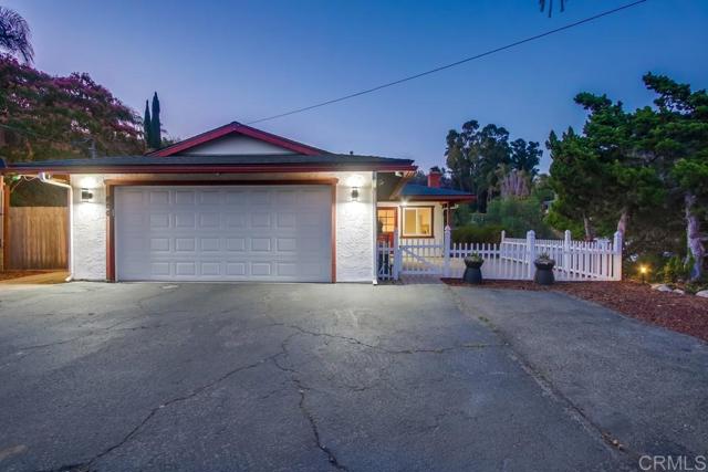444 Victoria Place, Vista CA: https://media.crmls.org/mediaz/248aa51e-6ab4-4ef0-a621-d2061711cd55.jpg