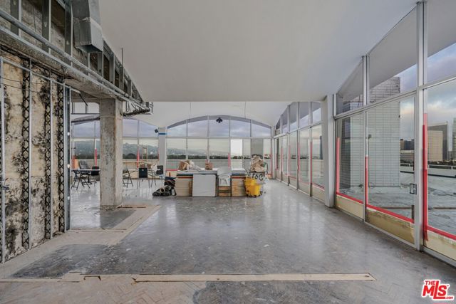 1333 S Beverly Glen Boulevard, Los Angeles CA: https://media.crmls.org/mediaz/248aa6ae-3e1c-45dd-9715-ba4de7407fc8.jpg