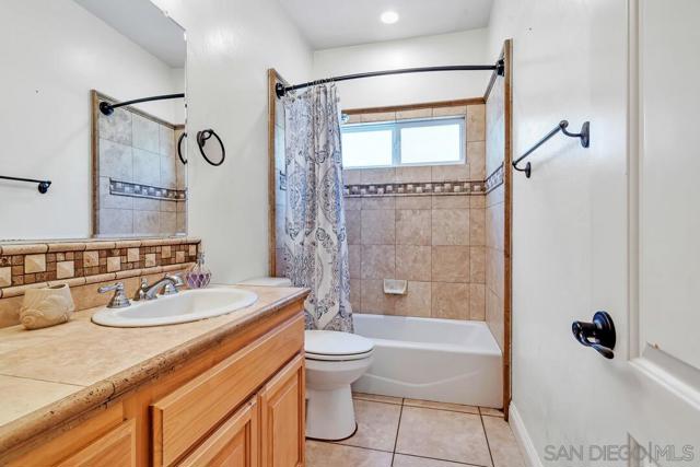 22318 Casa De Carol, Ramona CA: https://media.crmls.org/mediaz/248b58b5-507c-4744-a065-942e0a109f8a.jpg