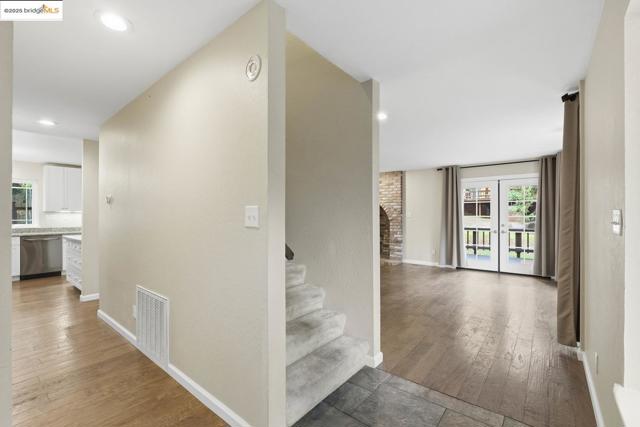 2136 Silver DR, Arnold CA: https://media.crmls.org/mediaz/248b623c-f1f3-4b41-8454-3ef665af7039.jpg