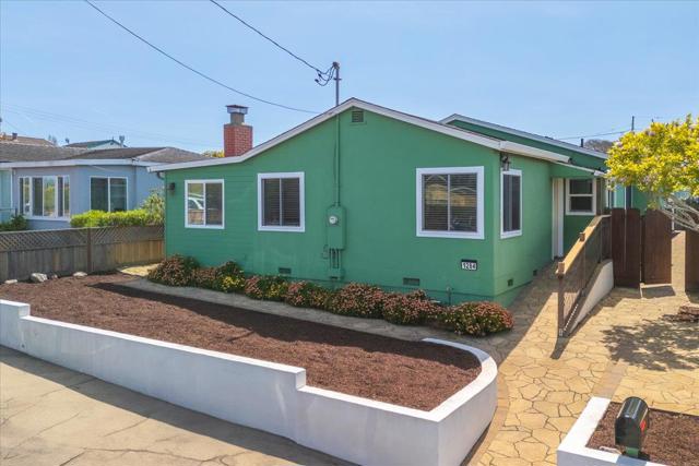 1284 Wanda Avenue, Seaside CA: https://media.crmls.org/mediaz/248ba908-9c6c-4791-a724-d952e0980957.jpg