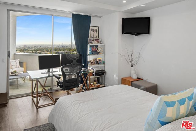 7250 Franklin Avenue, Los Angeles CA: https://media.crmls.org/mediaz/248bd094-277e-4d23-bdfc-743a6bfb9c48.jpg