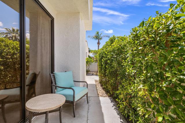 49 Mission Palms E Drive, Rancho Mirage CA: https://media.crmls.org/mediaz/248c65e8-72be-4ad0-9362-c4b435f4b60d.jpg