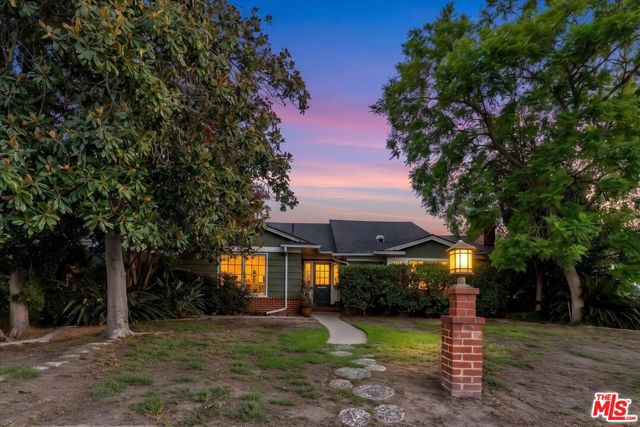12430 Cumpston Street photo 2