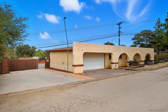 321 North Lane, El Cajon CA: https://media.crmls.org/mediaz/248d9d50-9f14-4899-8a74-d269f2cfb4b3.jpg