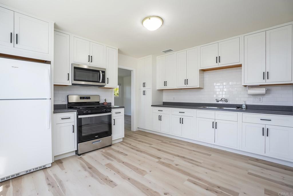 4552 Point Loma Avenue - photo 11