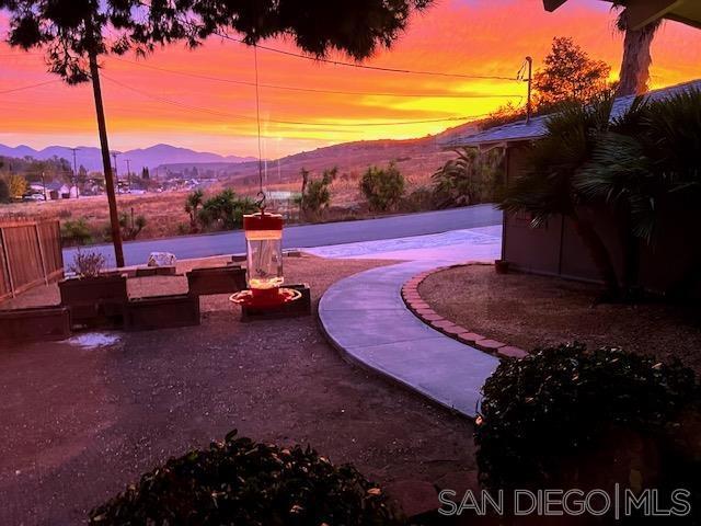 12710 Montauk St, Poway CA: https://media.crmls.org/mediaz/248df017-f9f3-47f7-ba52-91525cbd743d.jpg