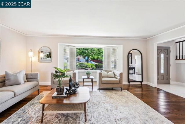 739 Devils Drop Ct, Richmond CA: https://media.crmls.org/mediaz/248f12f5-4a86-4e7b-8cae-a87138078cc5.jpg
