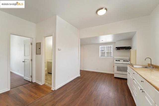 203 Bissell Ave, Richmond CA: https://media.crmls.org/mediaz/248f1456-6b01-496c-8290-41b86f594fb0.jpg