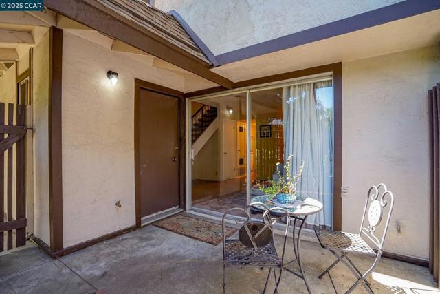 5475 Roundtree Pl, Concord CA: https://media.crmls.org/mediaz/248f60ac-4d94-4e2e-bfb4-3d89c426c393.jpg