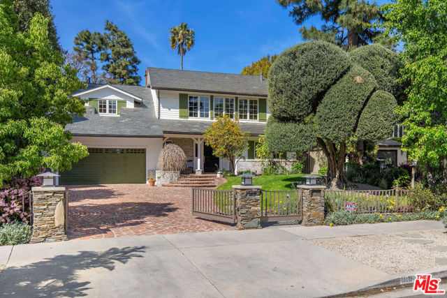 10155 Valley Spring Lane, Toluca Lake CA: https://media.crmls.org/mediaz/248f7347-77f2-42c1-a2c6-1641e5d7864a.jpg