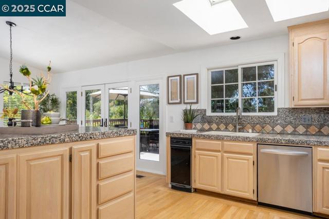 2554 Mockingbird Hill Rd, Walnut Creek CA: https://media.crmls.org/mediaz/24904680-72a3-4584-8b5d-c59983df00b1.jpg