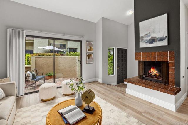 3330 Caminito Eastbluff, La Jolla CA: https://media.crmls.org/mediaz/2490bb89-c4a2-4243-8215-35fd12c6d5c3.jpg